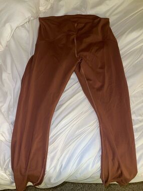 Lululemon wonder under train